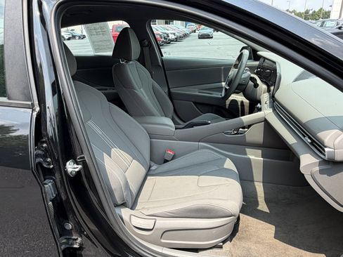 Used 2024 Hyundai Elantra SEL FWD image 14