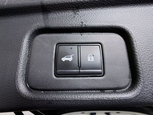 Used 2023 Nissan Pathfinder SL AWD/4WD image 45