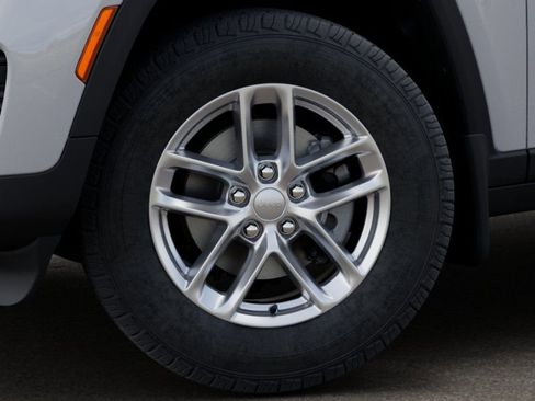 New 2025 Jeep Grand Cherokee Laredo w/ Luxury Tech Group I AWD/4WD image 8