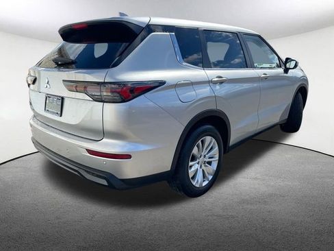 Used 2025 Mitsubishi Outlander ES AWD/4WD image 14