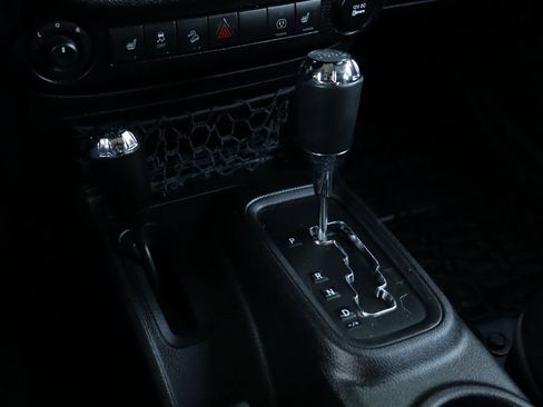 Used 2015 Jeep Wrangler Unlimited Sahara image 15