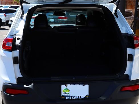 Used 2016 Jeep Cherokee Limited image 24