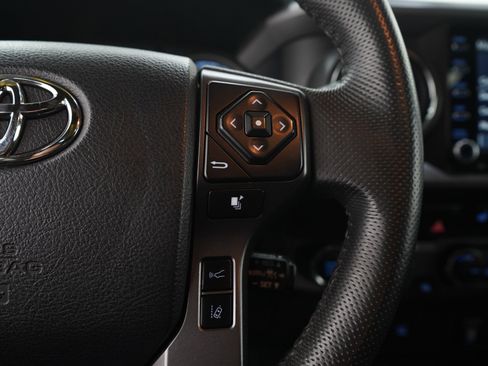 Used 2020 Toyota Tacoma TRD Sport AWD/4WD image 27