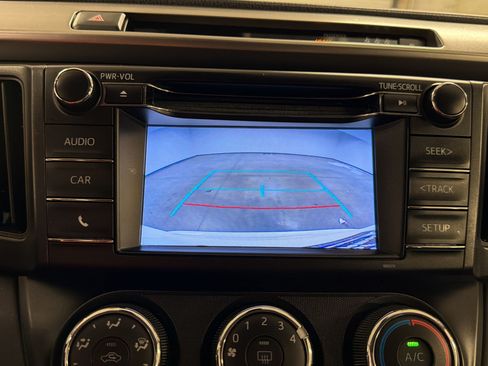 Used 2017 Toyota RAV4 LE FWD image 18