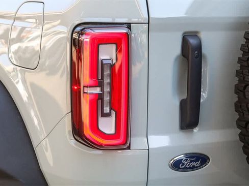 Used 2022 Ford Bronco Badlands w/ Sasquatch Package image 11