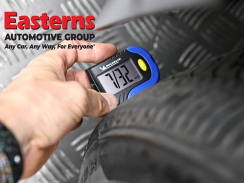 Used 2023 Hyundai Venue SEL image 29