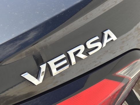Used 2021 Nissan Versa S FWD image 13