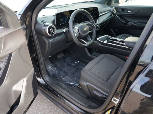 Used 2025 Chevrolet Equinox LT AWD/4WD image 13
