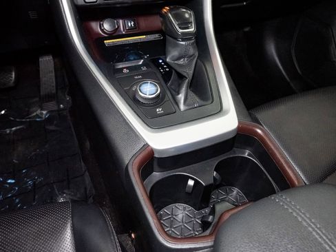 Used 2019 Toyota RAV4 Limited AWD/4WD image 24