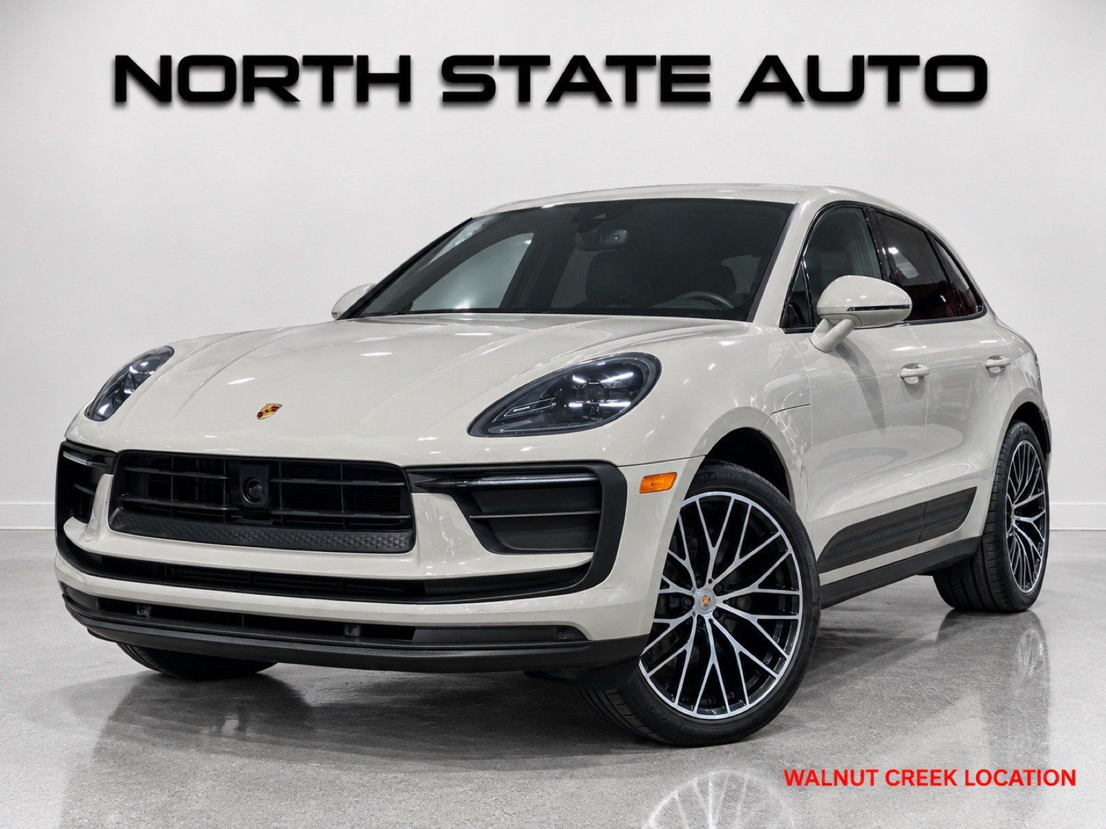 Used 2023 Porsche Macan AWD/4WD image 1