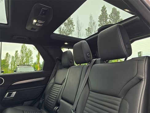 New 2025 Land Rover Discovery Dynamic SE image 27