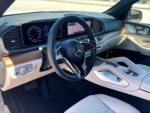Used 2025 Mercedes-Benz GLS 450 4MATIC image 18