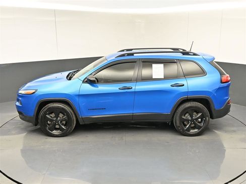 Used 2018 Jeep Cherokee Limited w/ Technology Group AWD/4WD image 28