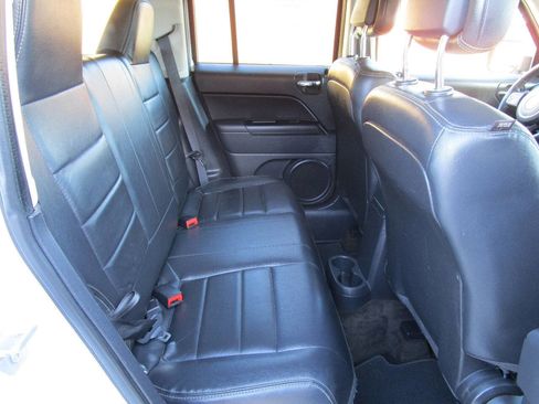 Used 2016 Jeep Patriot High Altitude image 18