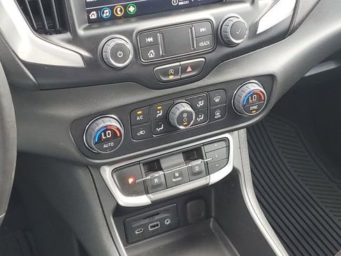 Certified 2022 GMC Terrain SLT image 21