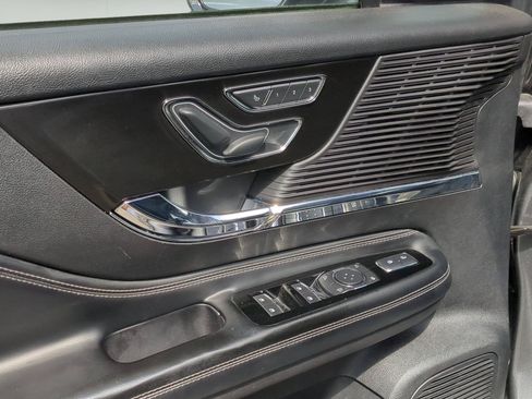 Used 2022 Lincoln Corsair AWD w/ Premium Package image 11
