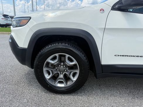 Used 2019 Jeep Cherokee Trailhawk w/ Comfort/Convenience Group AWD/4WD image 24