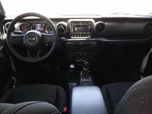 Used 2023 Jeep Gladiator Sport AWD/4WD image 11