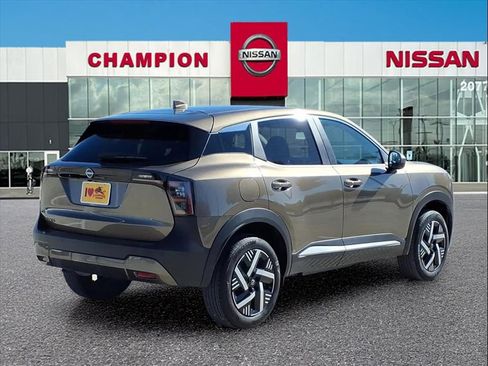 Used 2025 Nissan Kicks SV image 7
