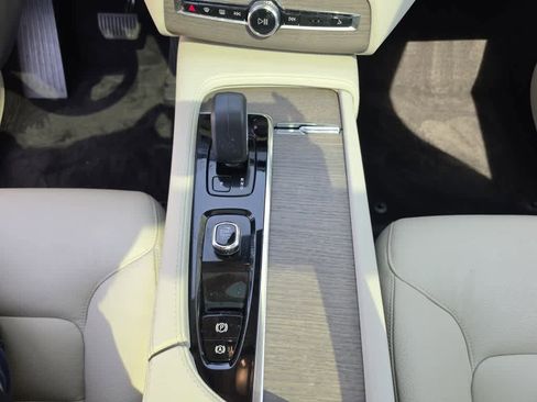Used 2023 Volvo XC90 B6 Plus w/ Protection Package Premier AWD/4WD image 18