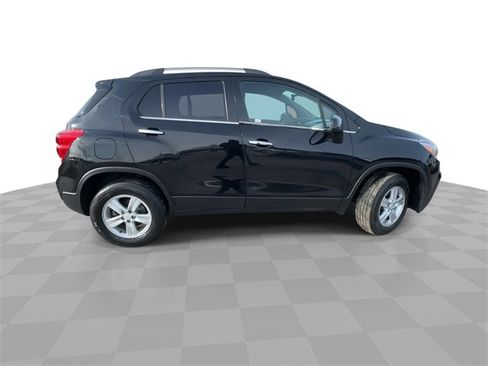 Certified 2020 Chevrolet Trax LT w/ Driver Confidence Package image 9
