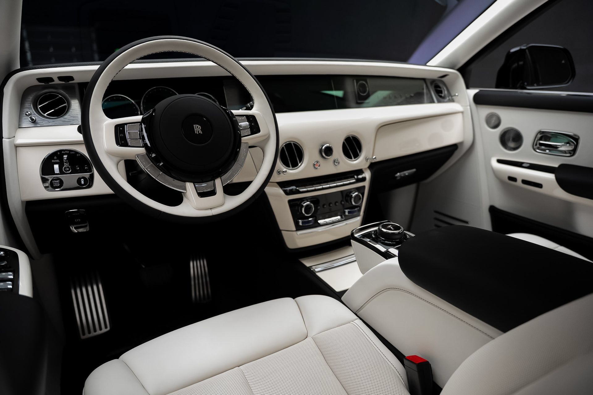 Used 2024 Rolls-Royce Phantom Extended Wheelbase RWD image 3