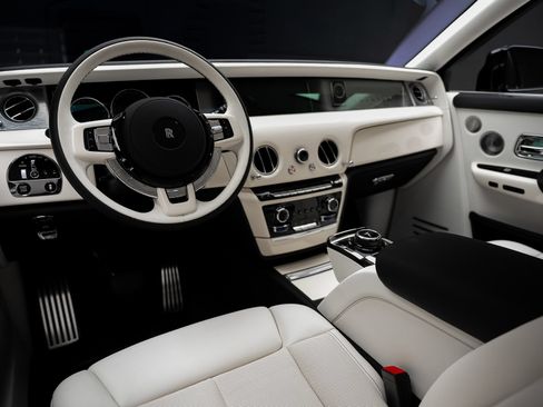 Used 2024 Rolls-Royce Phantom Extended Wheelbase RWD image 3