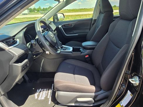 Used 2025 Toyota RAV4 LE AWD/4WD image 12