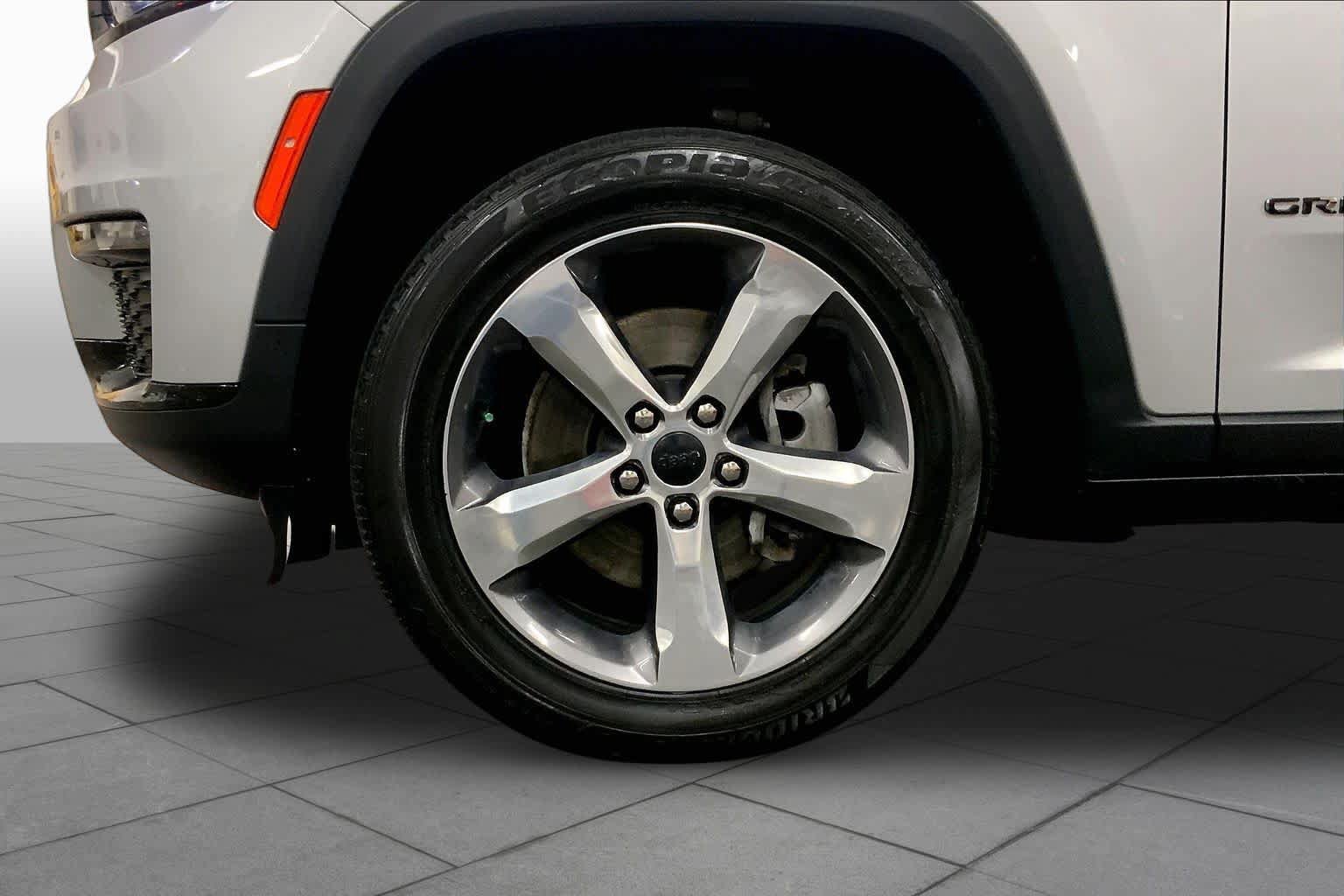 Used 2021 Jeep Grand Cherokee L Limited w/ Trailer Tow Group (B) AWD/4WD image 11