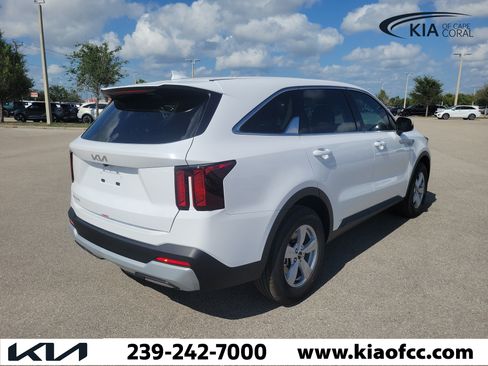New 2026 Kia Sorento LX FWD image 9