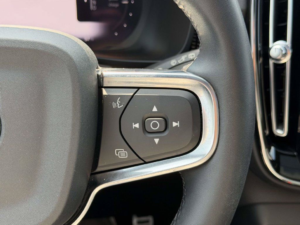 Used 2022 Volvo XC40 P8 Recharge Ultimate AWD/4WD image 9