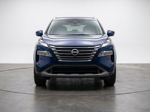 Used 2025 Nissan Rogue SV AWD/4WD image 2