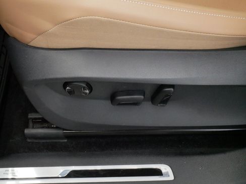 Used 2024 Volkswagen Tiguan SE R-Line AWD/4WD image 20