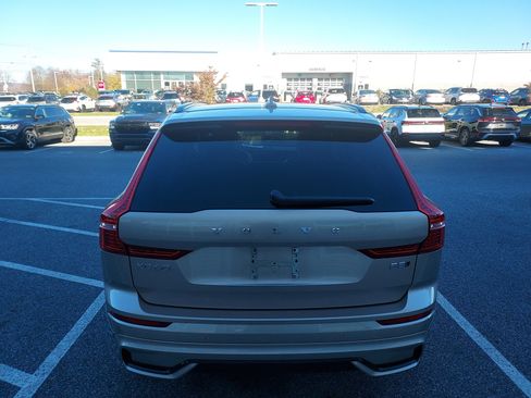 Used 2024 Volvo XC60 B5 Core w/ Climate Package image 6