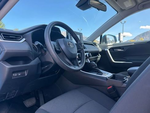 Used 2021 Toyota RAV4 XLE AWD/4WD image 23