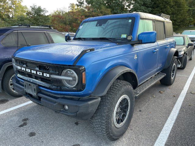 Used 2023 Ford Bronco Outer Banks w/ Sasquatch Package AWD/4WD image 2