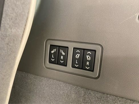 Used 2024 Cadillac XT6 Premium Luxury w/ Technology Package image 11