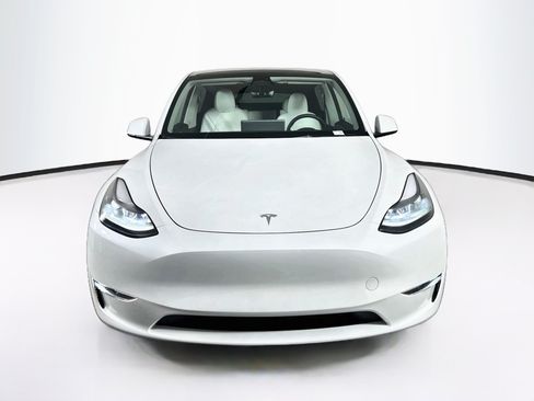 Used 2023 Tesla Model Y Performance AWD/4WD image 2