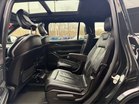 Used 2024 Jeep Grand Cherokee L Overland w/ Luxury Tech Group IV image 16