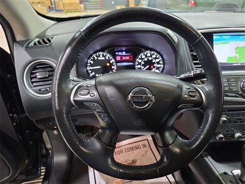Used 2020 Nissan Pathfinder SL image 14