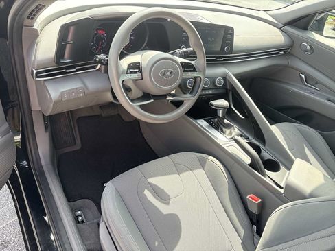 Used 2023 Hyundai Elantra SE FWD image 10