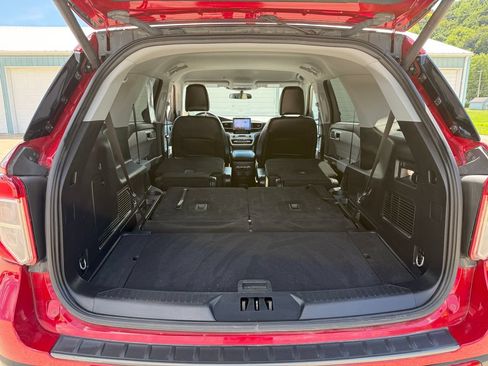 Used 2023 Ford Explorer XLT w/ Equipment Group 202A AWD/4WD image 13