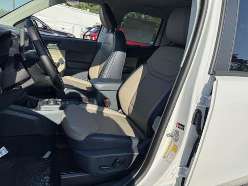 New 2025 Ford Maverick Lariat w/ 4K Tow Package image 15