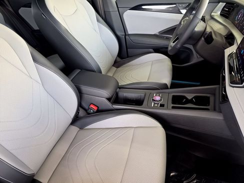 New 2026 Volkswagen Tiguan SE R-Line FWD image 13