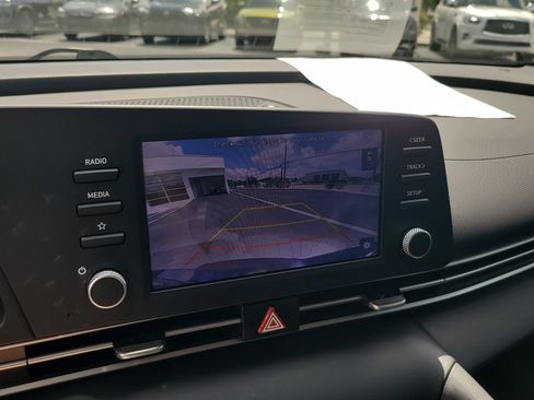 Used 2022 Hyundai Elantra SEL FWD image 19