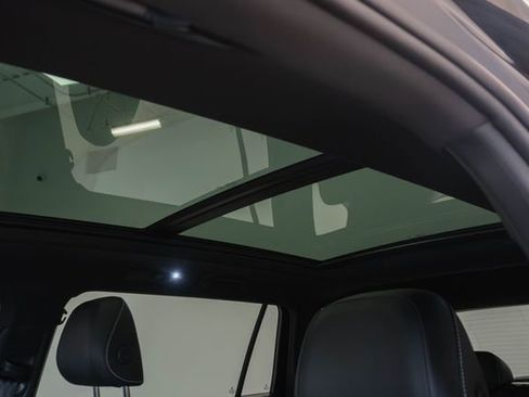 Used 2024 Volkswagen Tiguan SEL R-Line AWD/4WD image 4