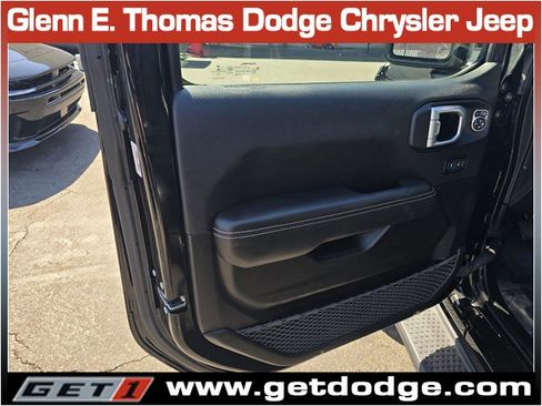 Used 2022 Jeep Wrangler Unlimited Sahara w/ Cold Weather Group image 24