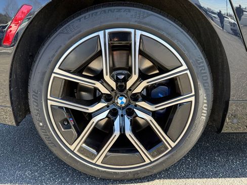 Certified 2025 BMW 760i xDrive w/ Executive Package image 17