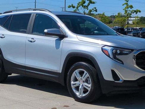 Used 2021 GMC Terrain SLE w/ Driver Convenience Package image 9