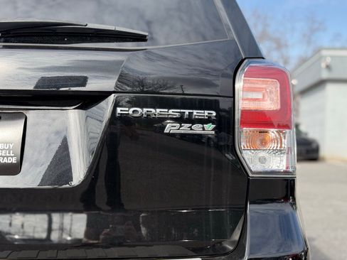 Used 2017 Subaru Forester 2.5i Premium w/ All-Weather Package image 10